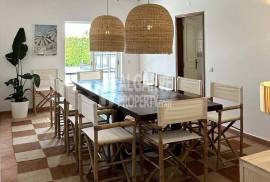 Centrally Located 5 Bedroom Villa with pool in Almancil, Algarve Centrally Located 5 Bedroom Villa with pool in Almancil, Algarve