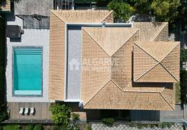 Centrally Located 5 Bedroom Villa with pool in Almancil, Algarve Centrally Located 5 Bedroom Villa with pool in Almancil, Algarve