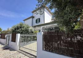 Centrally Located 5 Bedroom Villa with pool in Almancil, Algarve Centrally Located 5 Bedroom Villa with pool in Almancil, Algarve