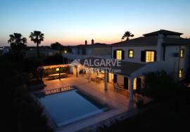 Centrally Located 5 Bedroom Villa with pool in Almancil, Algarve Centrally Located 5 Bedroom Villa with pool in Almancil, Algarve