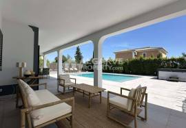 Centrally Located 5 Bedroom Villa with pool in Almancil, Algarve Centrally Located 5 Bedroom Villa with pool in Almancil, Algarve