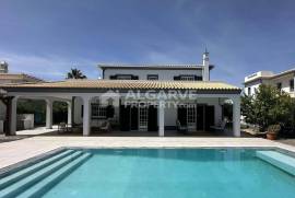 Centrally Located 5 Bedroom Villa with pool in Almancil, Algarve Centrally Located 5 Bedroom Villa with pool in Almancil, Algarve