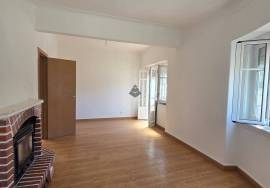 4-Bed Apartment in Sintra