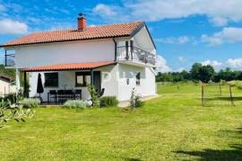 ISTRIA, PULA - Top opportunity: House and land with potential