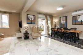 Fažana, Valbandon, designer three-bedroom apartment with garden