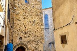 Former Presbytery With 145 M2 Of Living Space Offering 4 Bedrooms And A Private Terrace. Unique
