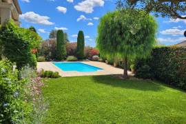 A Beautiful Single-Storey Villa Set On 1233 M2 Of Land With A Swimming Pool And Approximately 155 M2 Of Living Space.