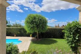 A Beautiful Single-Storey Villa Set On 1233 M2 Of Land With A Swimming Pool And Approximately 155 M2 Of Living Space.
