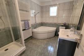 A Beautiful Single-Storey Villa Set On 1233 M2 Of Land With A Swimming Pool And Approximately 155 M2 Of Living Space.