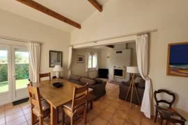 A Beautiful Single-Storey Villa Set On 1233 M2 Of Land With A Swimming Pool And Approximately 155 M2 Of Living Space.