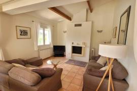A Beautiful Single-Storey Villa Set On 1233 M2 Of Land With A Swimming Pool And Approximately 155 M2 Of Living Space.