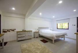 Modern 6 Bed Pool Villa on Large Land Plot Modern 6 Bed Pool Villa on Large Land Plot