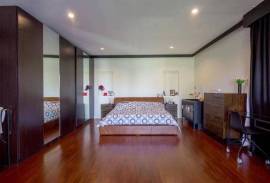 Modern 6 Bed Pool Villa on Large Land Plot Modern 6 Bed Pool Villa on Large Land Plot