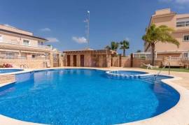 MAGNÍFICA CASA ADOSADA CON VISTAS A LA PISCINA EN LOS DOLSES MAGNÍFICA CASA ADOSADA CON VISTAS A LA PISCINA EN LOS DOLSES