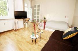 175 | Central studio apartment with balcony next to Torstrasse Mitte Featured