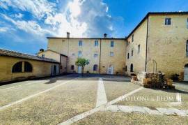HISTORIC APARTMENT, MONTERIGGIONI – TUSCANY