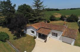 Immaculate 3 Bedroom Stone Bungalow with Enclosed Garden And Garage - €123650