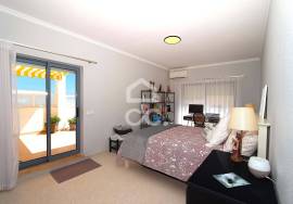 Live in the heart of Armação de Pêra with all the comfort you deserve! Live in the heart of Armação de Pêra with all the comfort you deserve!