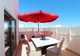 Live in the heart of Armação de Pêra with all the comfort you deserve! Live in the heart of Armação de Pêra with all the comfort you deserve!