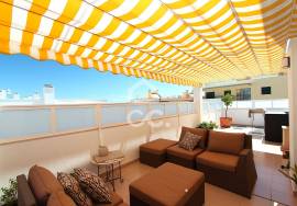 Live in the heart of Armação de Pêra with all the comfort you deserve! Live in the heart of Armação de Pêra with all the comfort you deserve!