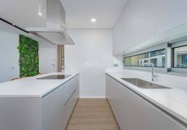 Leasehold | 2 Bedroom Apartment | Swimming Pool | Center | Funchal Bay View | Madeira Island | Leasehold | 2 Bedroom Apartment | Swimming Pool | Center | Funchal Bay View | Madeira Island |