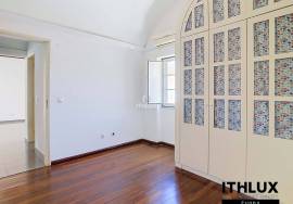 4 bedroom villa with garage and large private backyard in the Historic Center of Évora