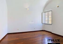 4 bedroom villa with garage and large private backyard in the Historic Center of Évora
