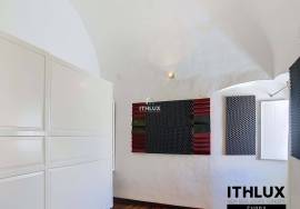 4 bedroom villa with garage and large private backyard in the Historic Center of Évora