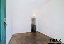 4 bedroom villa with garage and large private backyard in the Historic Center of Évora