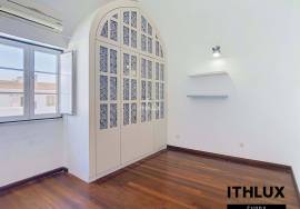 4 bedroom villa with garage and large private backyard in the Historic Center of Évora