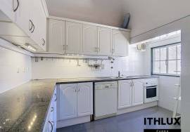 4 bedroom villa with garage and large private backyard in the Historic Center of Évora