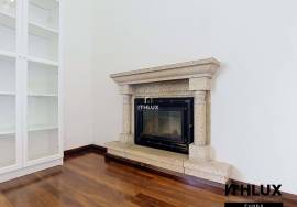 4 bedroom villa with garage and large private backyard in the Historic Center of Évora