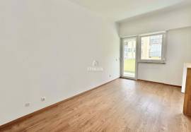 2 bedroom rentals in Oeiras, Figueirinha, near Parque dos Poetas