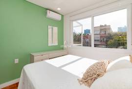 Beautiful apartment fully renovated, 73m², for sale, 3 bedrooms, 1 suite, 1 parking space covered, Rio Branco, POA / RS Beautiful apartment fully renovated, 73m², for sale, 3 bedrooms, 1 suite, 1 parking space covered, Rio Branco, POA / RS