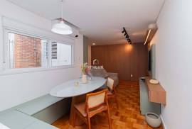 Beautiful apartment fully renovated, 73m², for sale, 3 bedrooms, 1 suite, 1 parking space covered, Rio Branco, POA / RS