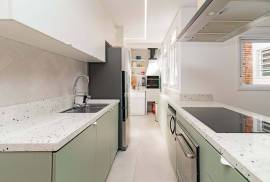 Beautiful apartment fully renovated, 73m², for sale, 3 bedrooms, 1 suite, 1 parking space covered, Rio Branco, POA / RS Beautiful apartment fully renovated, 73m², for sale, 3 bedrooms, 1 suite, 1 parking space covered, Rio Branco, POA / RS