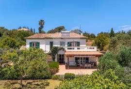 Detached 3 or 4 bedroom villa for sale - on 3,500 m2 garden plot near Moncarapacho, Algarve