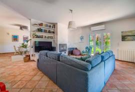 Detached 3 or 4 bedroom villa for sale - on 3,500 m2 garden plot near Moncarapacho, Algarve Detached 3 or 4 bedroom villa for sale - on 3,500 m2 garden plot near Moncarapacho, Algarve