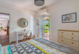 Detached 3 or 4 bedroom villa for sale - on 3,500 m2 garden plot near Moncarapacho, Algarve Detached 3 or 4 bedroom villa for sale - on 3,500 m2 garden plot near Moncarapacho, Algarve