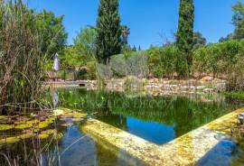 Detached 3 or 4 bedroom villa for sale - on 3,500 m2 garden plot near Moncarapacho, Algarve Detached 3 or 4 bedroom villa for sale - on 3,500 m2 garden plot near Moncarapacho, Algarve