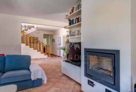 Detached 3 or 4 bedroom villa for sale - on 3,500 m2 garden plot near Moncarapacho, Algarve Detached 3 or 4 bedroom villa for sale - on 3,500 m2 garden plot near Moncarapacho, Algarve