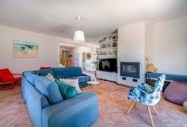 Detached 3 or 4 bedroom villa for sale - on 3,500 m2 garden plot near Moncarapacho, Algarve Detached 3 or 4 bedroom villa for sale - on 3,500 m2 garden plot near Moncarapacho, Algarve