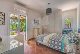 Detached 3 or 4 bedroom villa for sale - on 3,500 m2 garden plot near Moncarapacho, Algarve Detached 3 or 4 bedroom villa for sale - on 3,500 m2 garden plot near Moncarapacho, Algarve