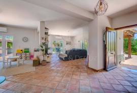 Detached 3 or 4 bedroom villa for sale - on 3,500 m2 garden plot near Moncarapacho, Algarve Detached 3 or 4 bedroom villa for sale - on 3,500 m2 garden plot near Moncarapacho, Algarve