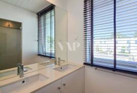 Contemporary 3 bedroom villa in CENTRAL in Vilamoura Contemporary 3 bedroom villa in CENTRAL in Vilamoura