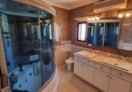Superb refurbished 3 bed villa with pool at 250meter from beach Superb refurbished 3 bed villa with pool at 250meter from beach