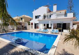 Superb refurbished 3 bed villa with pool at 250meter from beach