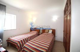2 bedroom apartment with sea view located in Cerro de Malpique-Albufeira