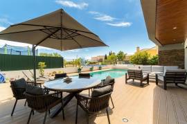 4 bedroom villa with heated pool, close to the beaches and golf courses of Albufeira