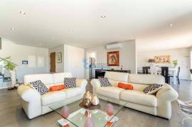 4 bedroom villa with heated pool, close to the beaches and golf courses of Albufeira